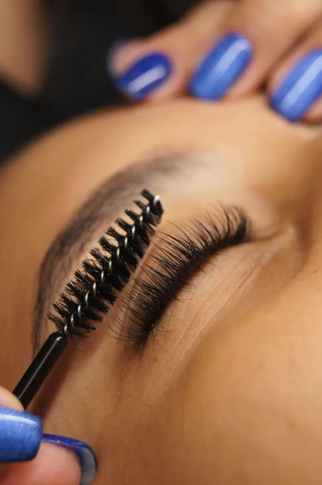 Lashes look — mascara application