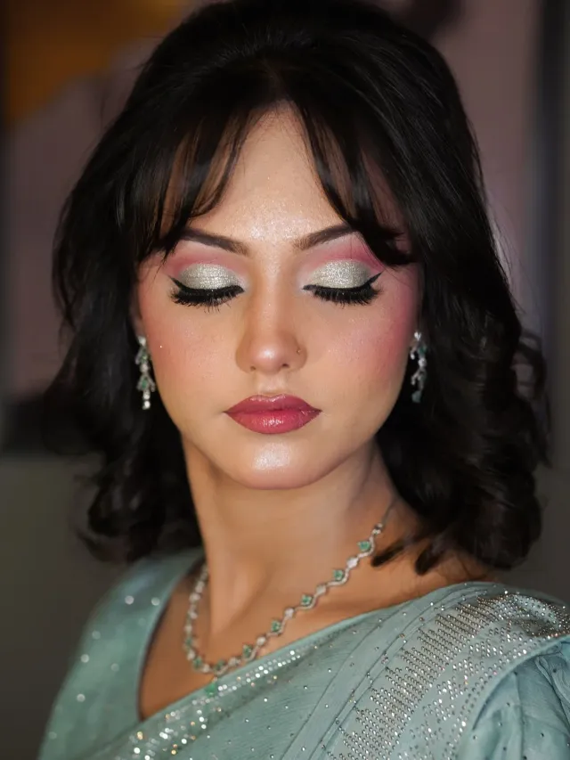 Makeup look — silver shimmer eyeshadow pink blush